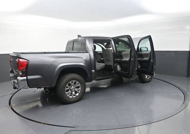Used 2018 Toyota Tacoma SR5 RWD image 47