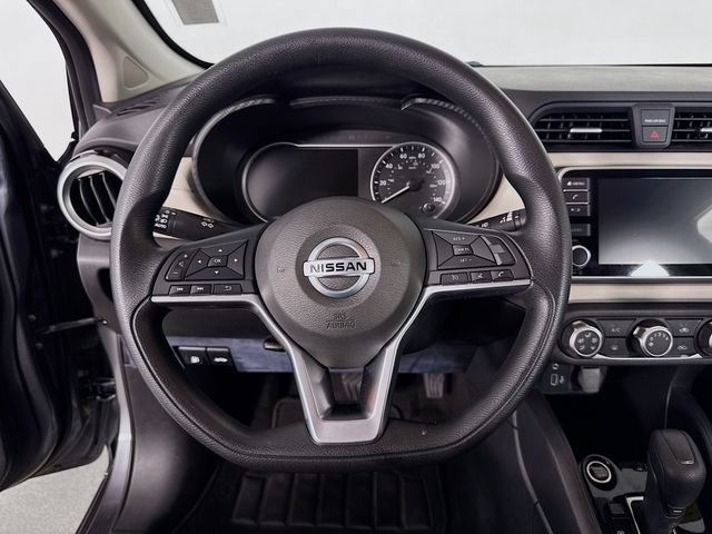 Used 2022 Nissan Versa SV FWD image 11