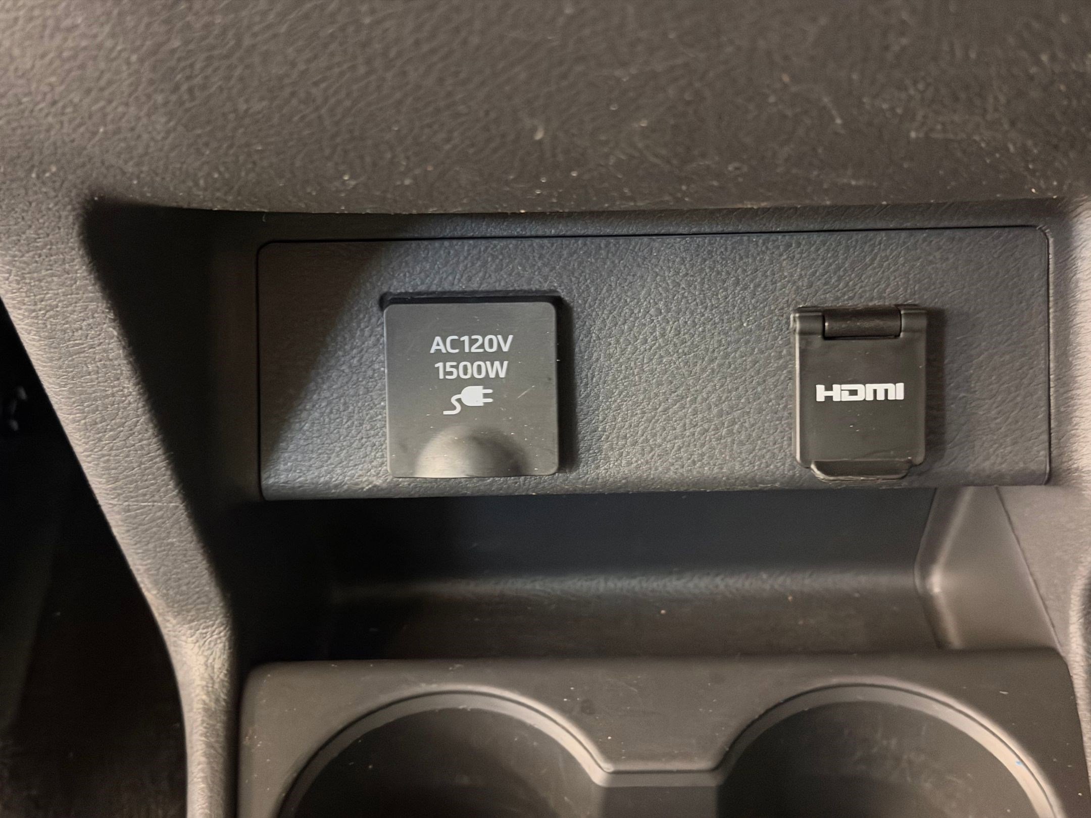 Used 2021 Toyota Sienna Limited image 24