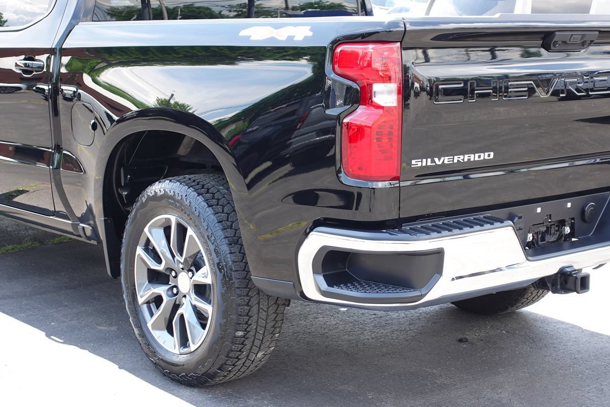 Used 2024 Chevrolet Silverado 1500 LT AWD/4WD image 11