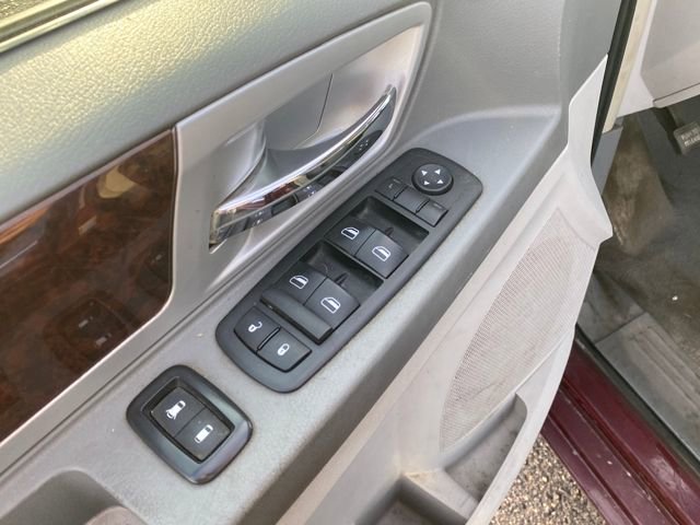 Used 2009 Chrysler Town & Country Touring image 15