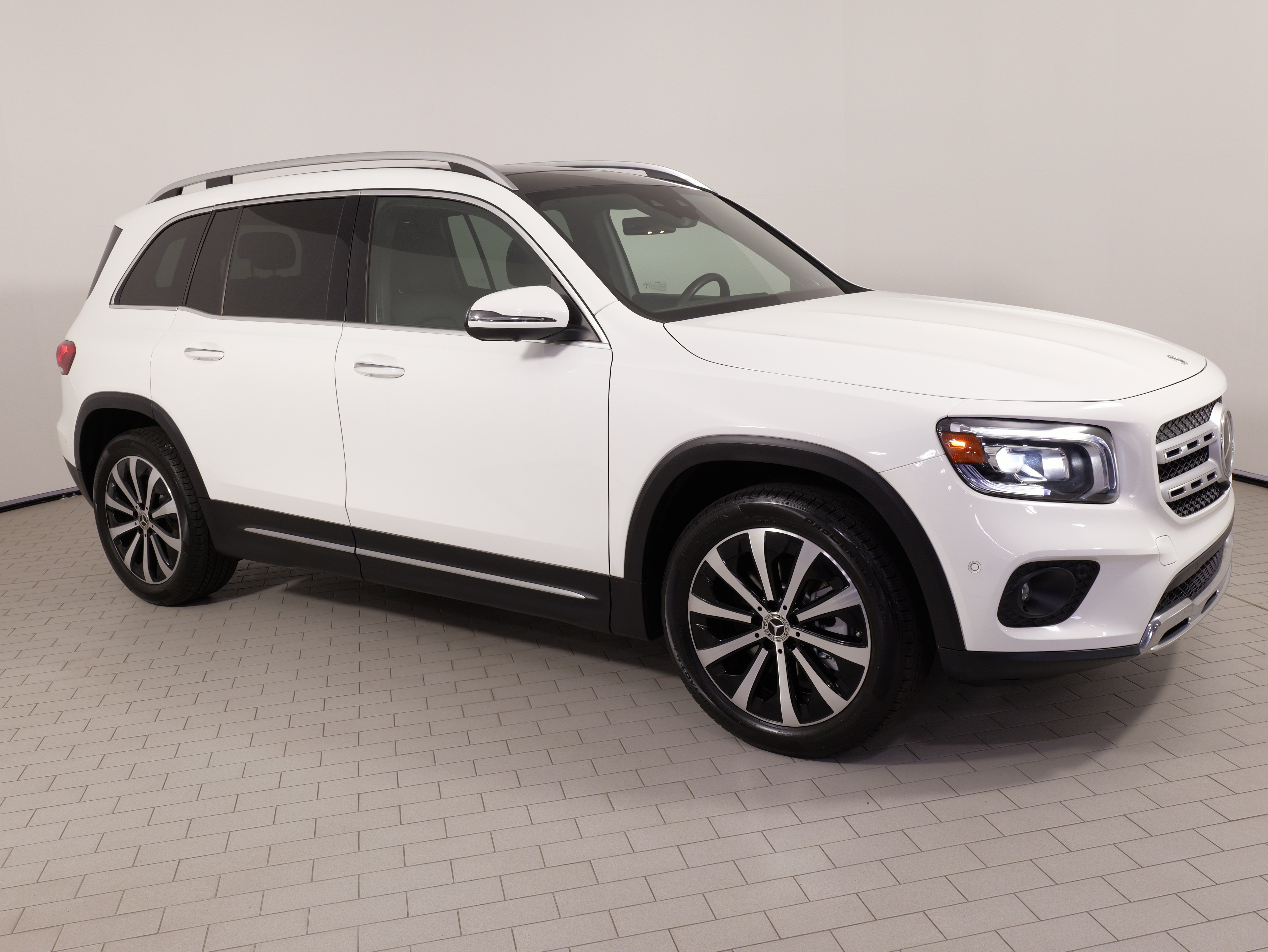 Used 2022 Mercedes-Benz GLB 250 4MATIC image 8