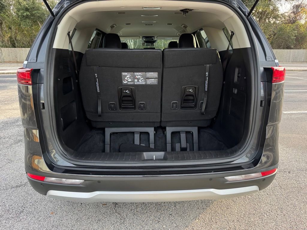 Used 2024 Kia Carnival LX image 14