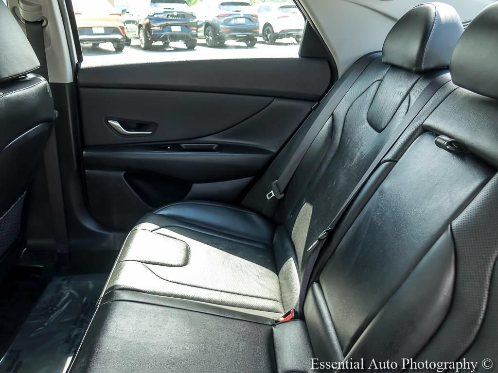 Used 2025 Hyundai Elantra Limited FWD image 14