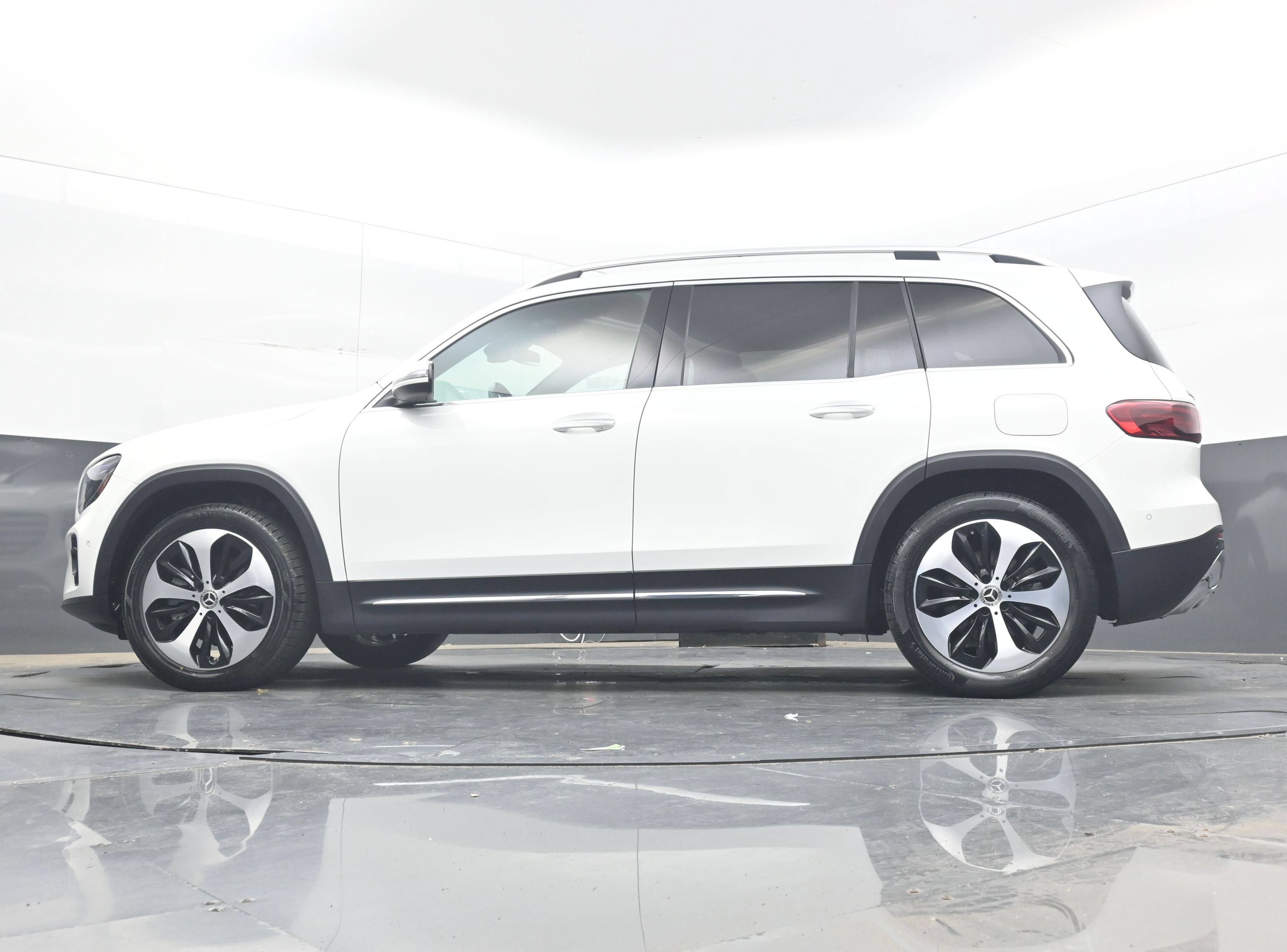 Used 2025 Mercedes-Benz GLB 250 4MATIC image 26