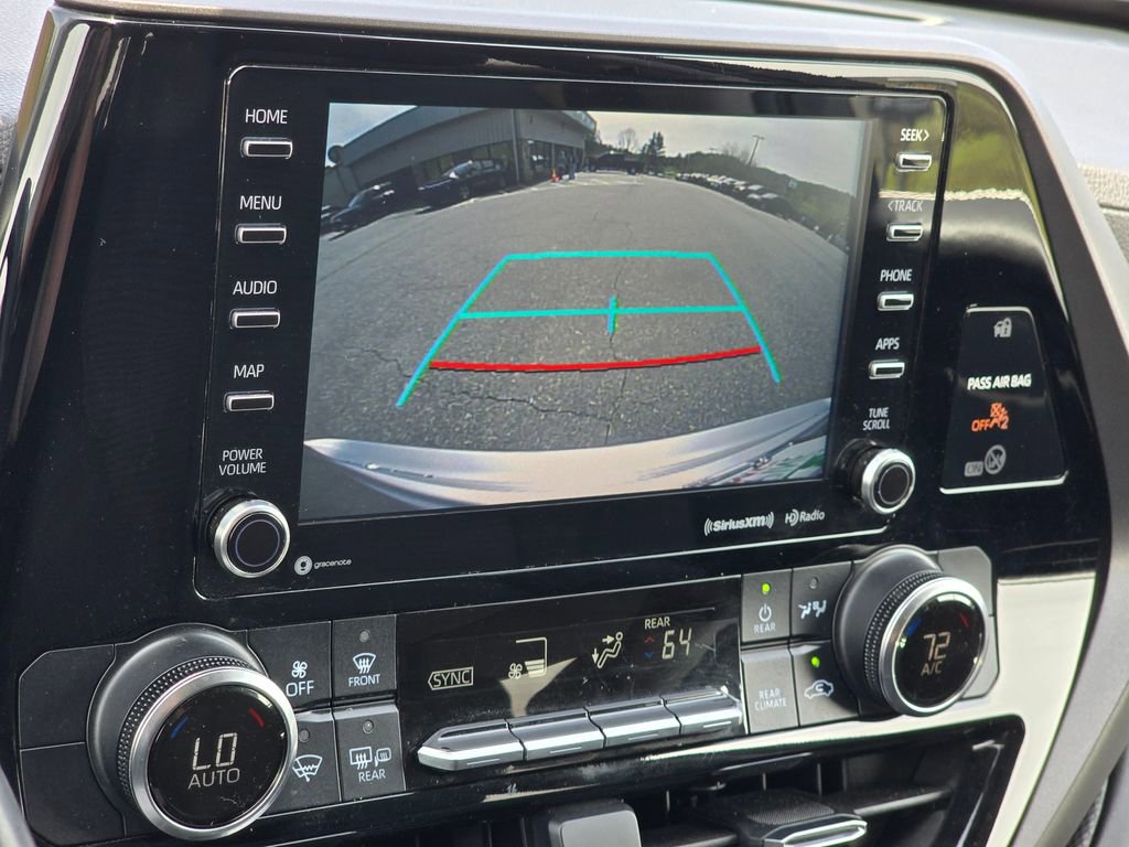 Used 2021 Toyota Highlander LE image 7