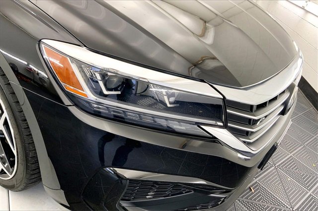 Used 2022 Volkswagen Passat 2.0T R-Line image 28