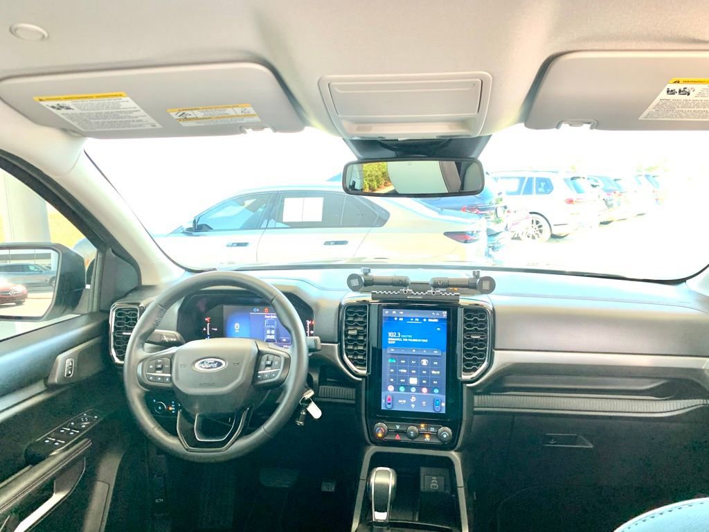 Used 2025 Ford Ranger XLT w/ Trailer Tow Package image 25