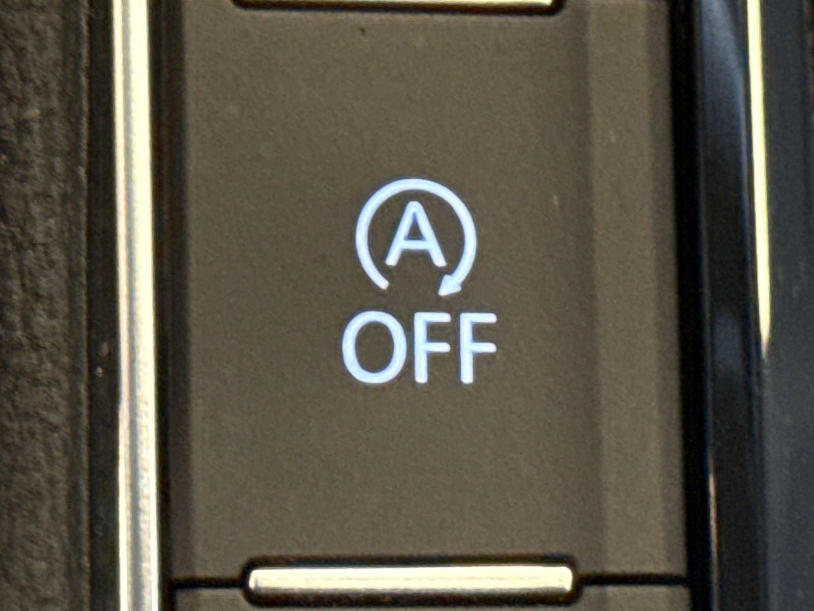 Certified 2024 Volkswagen Taos SE image 38