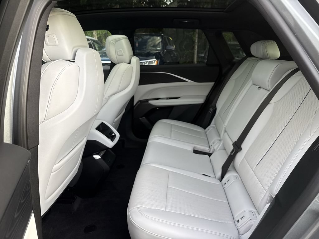 Used 2024 Cadillac Lyriq Sport AWD/4WD image 25