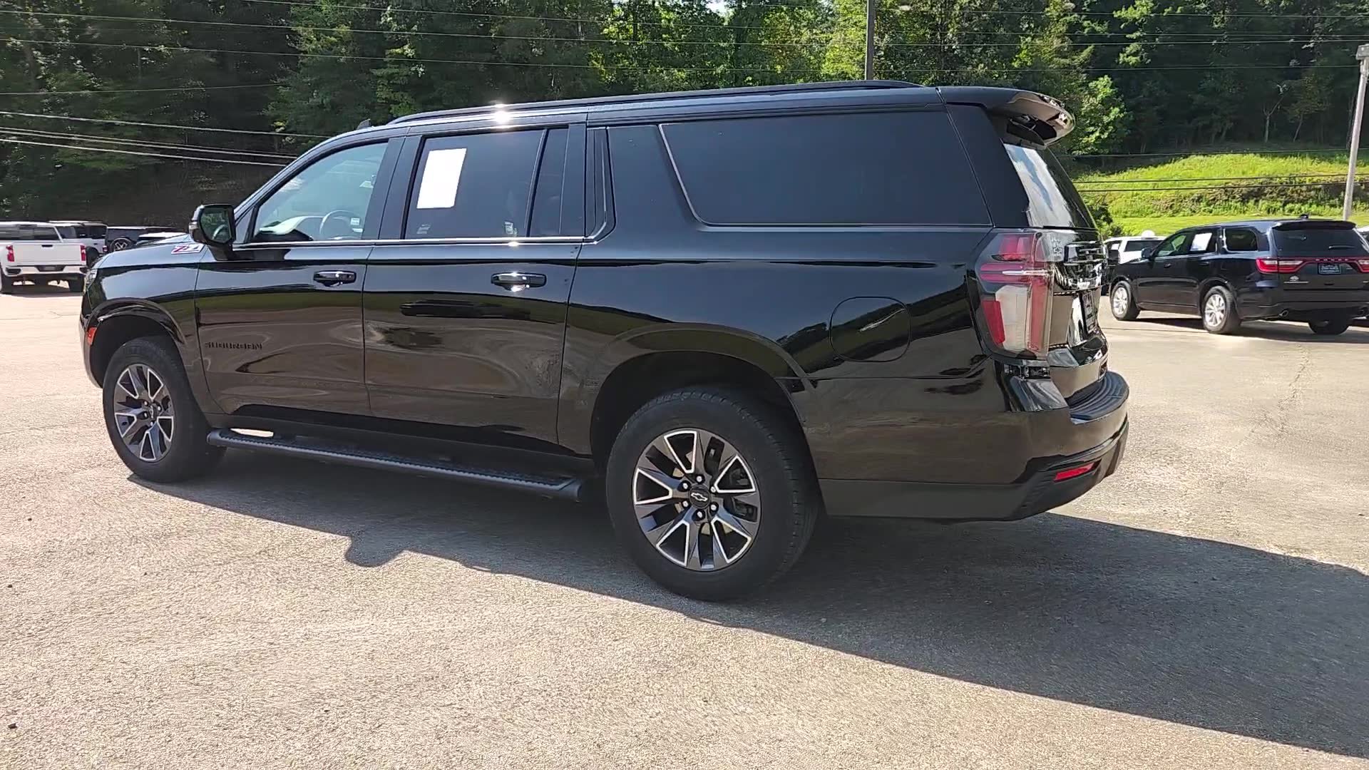 Used 2021 Chevrolet Suburban Z71 w/ Z71 Signature Package AWD/4WD image 12
