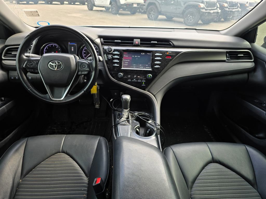 Used 2019 Toyota Camry SE FWD image 5