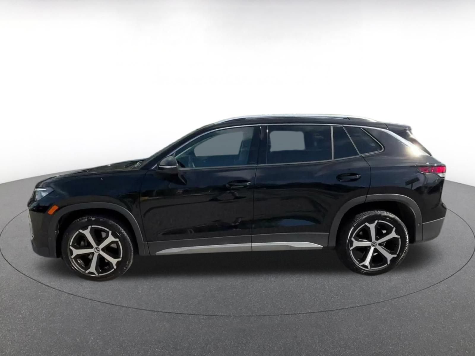 Used 2026 Volkswagen Tiguan SE AWD/4WD image 8