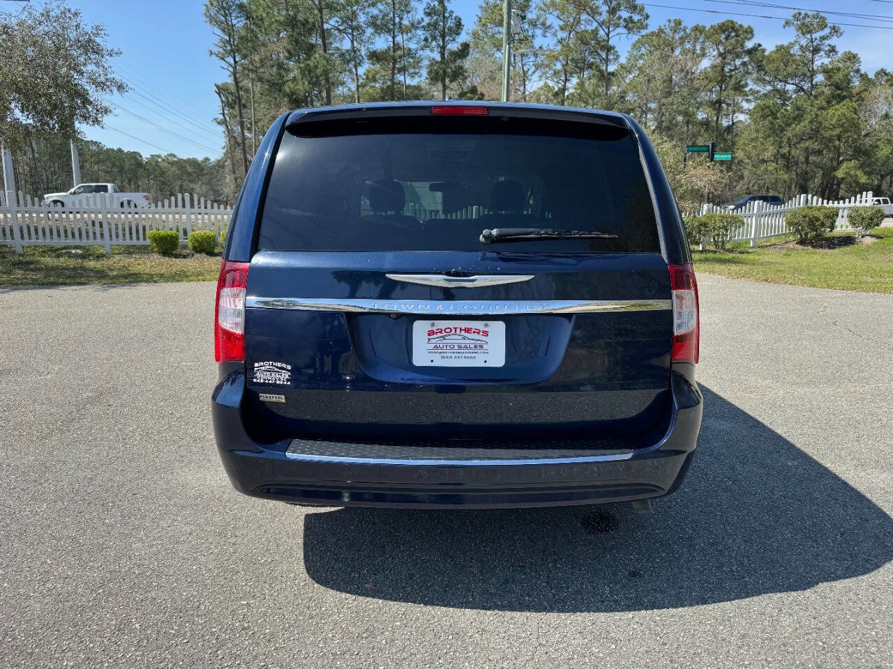 Used 2015 Chrysler Town & Country Touring image 34
