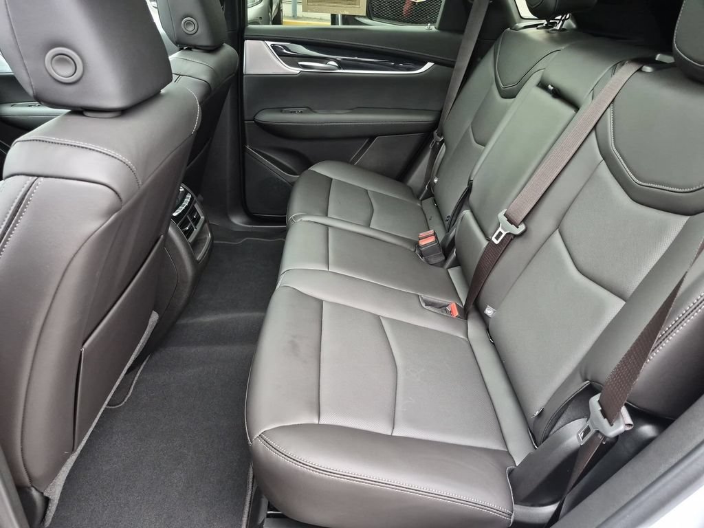 Used 2026 Cadillac XT5 Premium Luxury w/ LPO, ONYX Package FWD image 18