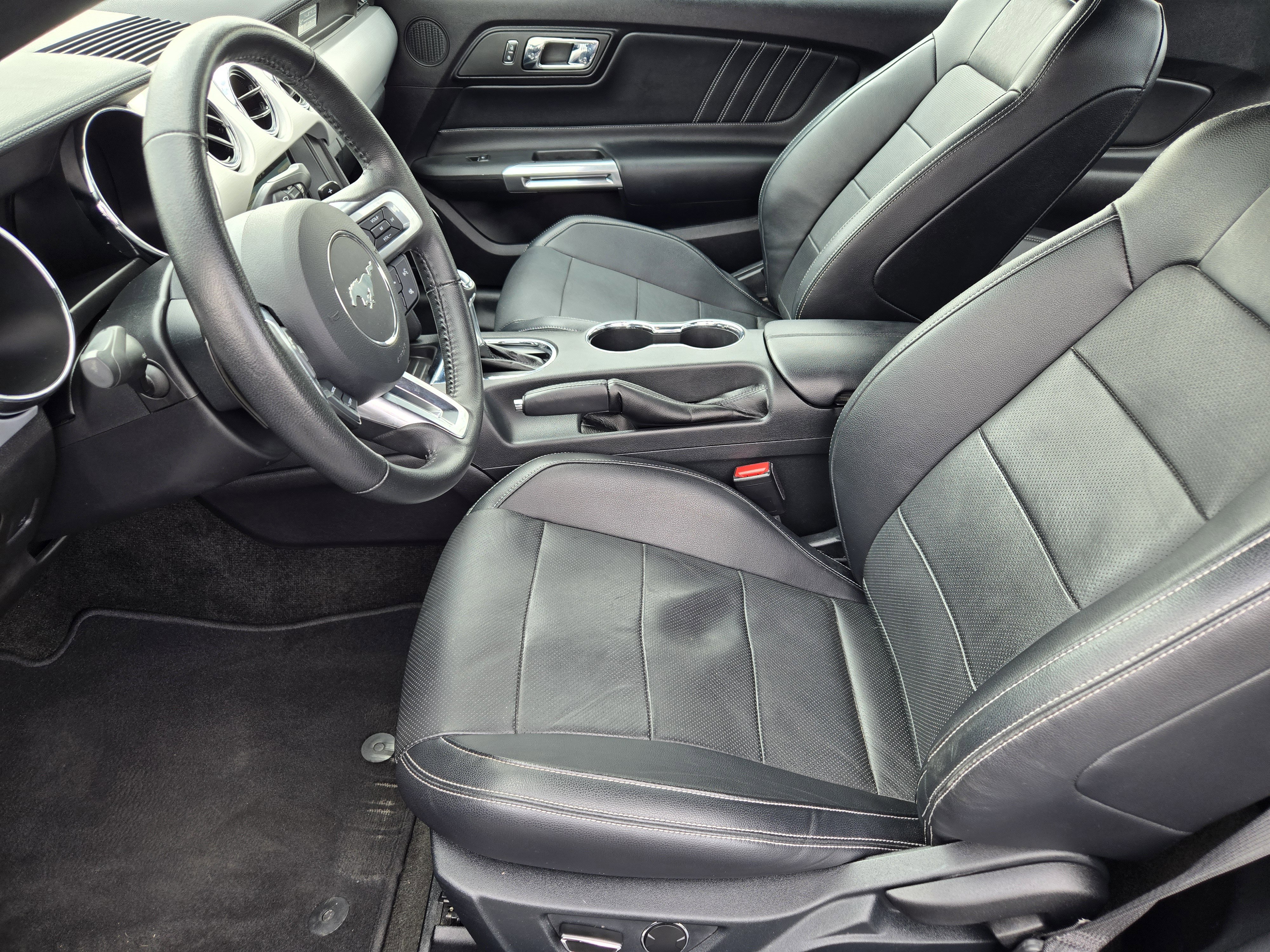 Used 2016 Ford Mustang Premium image 11