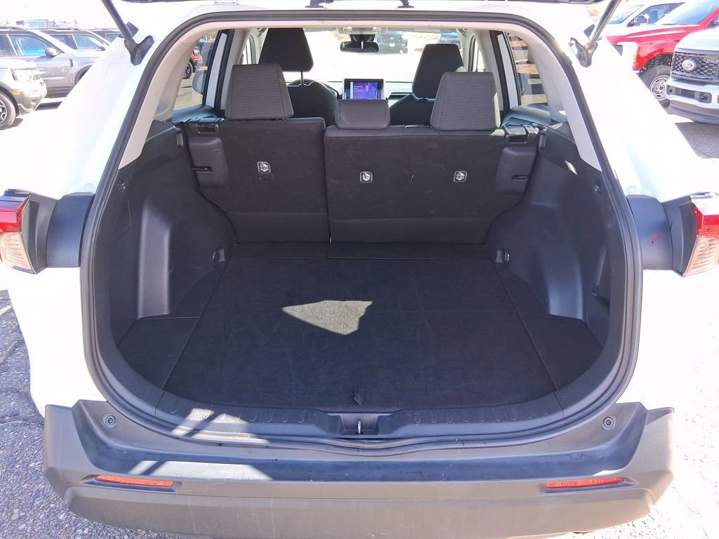 Used 2024 Toyota RAV4 LE image 21