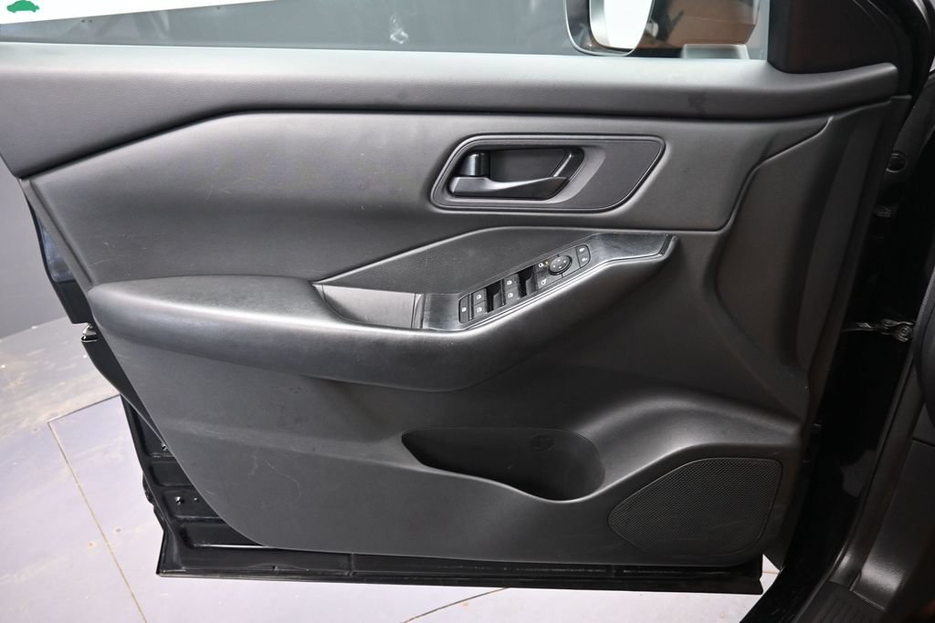 Used 2024 Nissan Rogue S AWD/4WD image 18