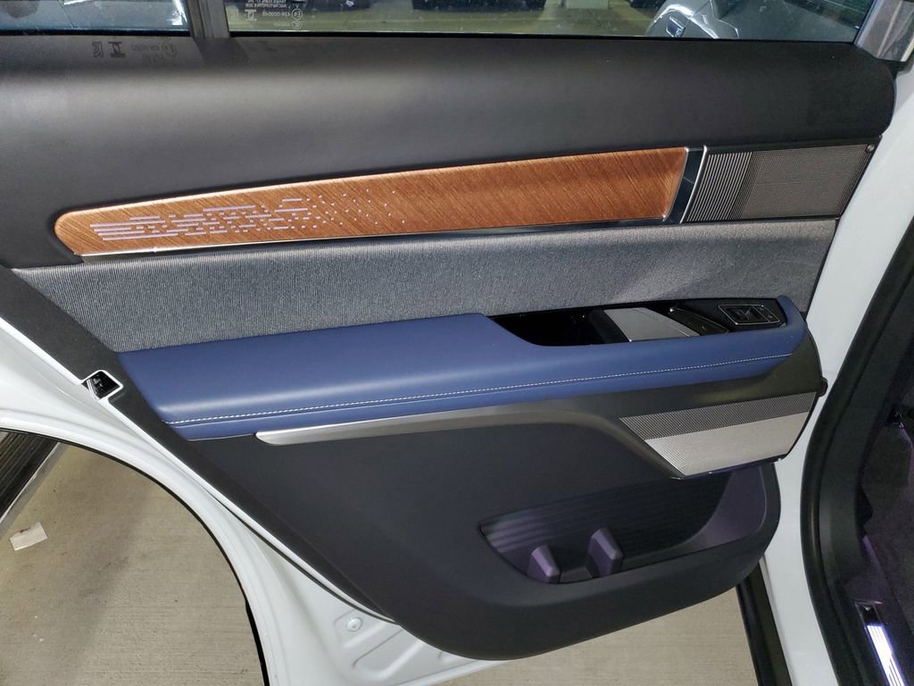 New 2026 Cadillac Vistiq Premium Luxury w/ LPO, Floor Liner Package image 9