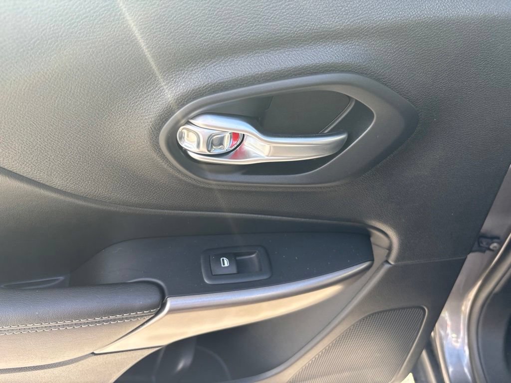Used 2019 Jeep Cherokee Limited AWD/4WD image 21