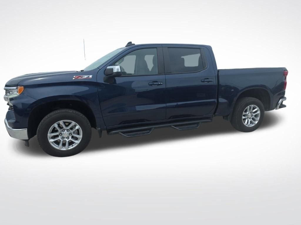 Used 2022 Chevrolet Silverado 1500 LT AWD/4WD image 3