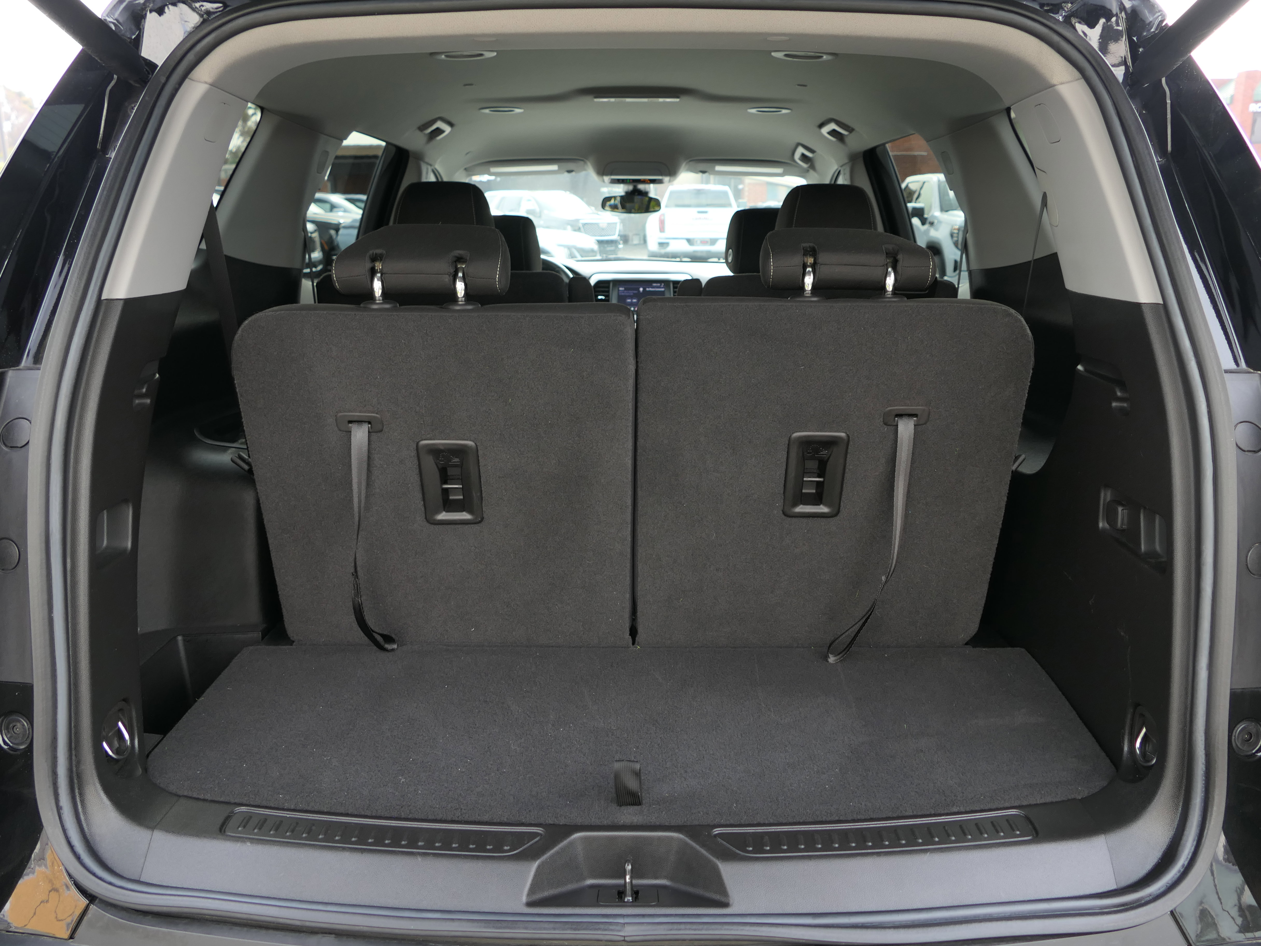 Used 2023 GMC Acadia SLE w/ Driver Convenience Package FWD image 23