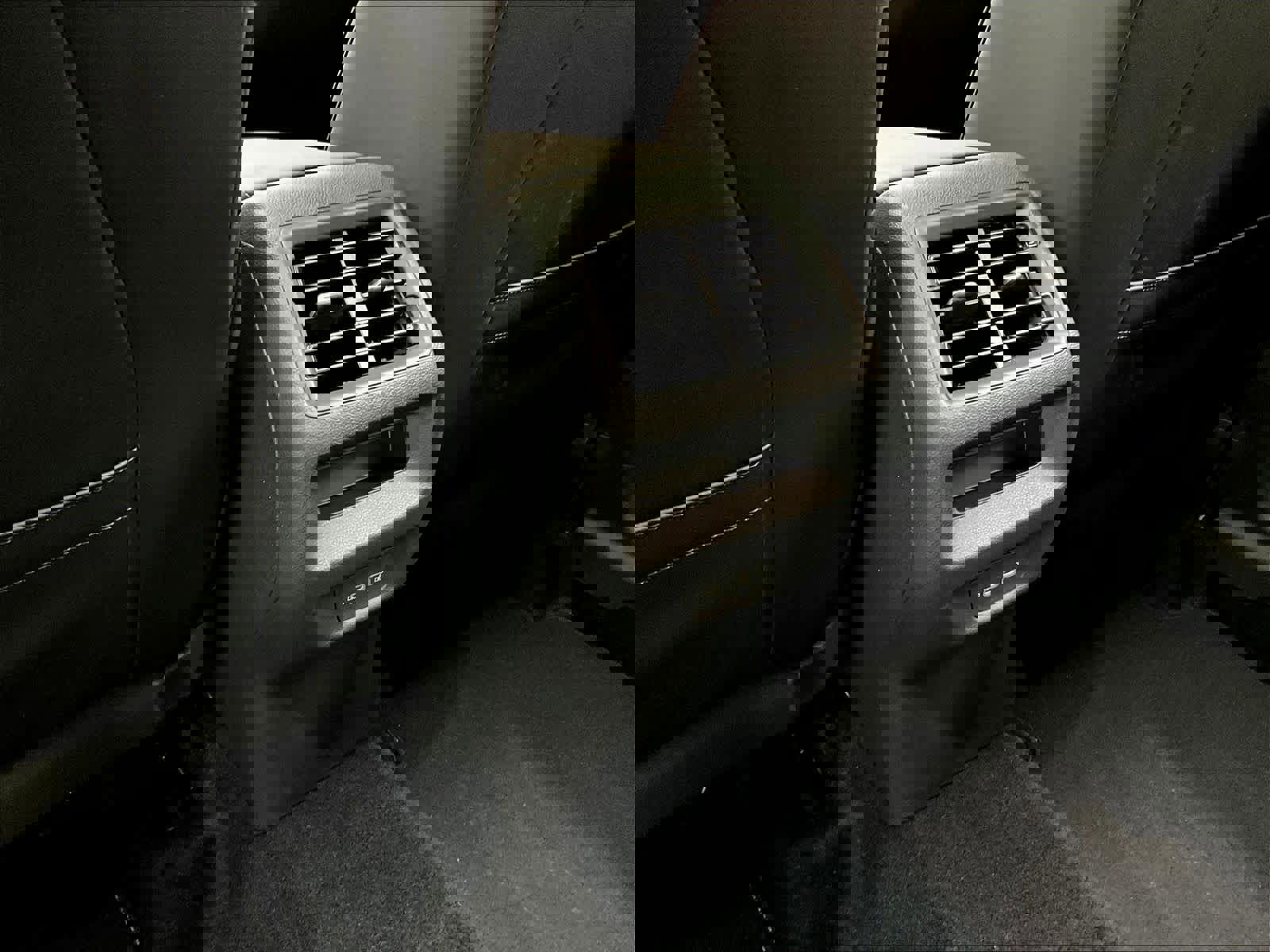 Used 2025 Volkswagen Tiguan SE w/ Panoramic Sunroof Package image 37