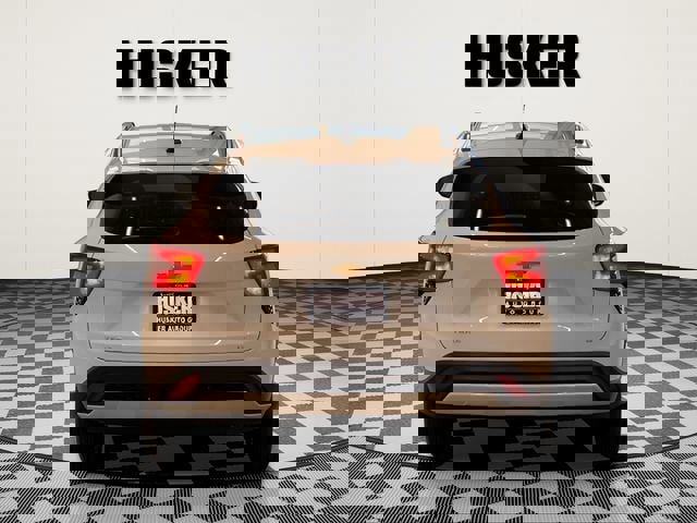 Used 2025 Chevrolet Trax LT w/ LT Convenience Package image 6