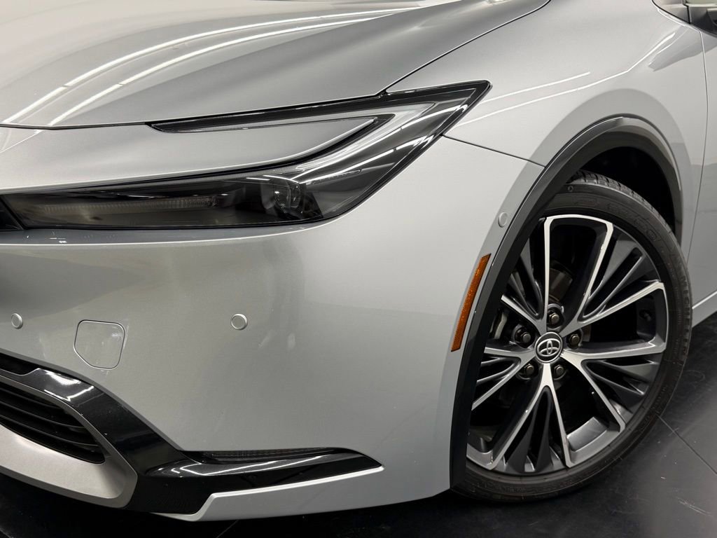 Used 2023 Toyota Prius Limited w/ Limited Premium Package image 4