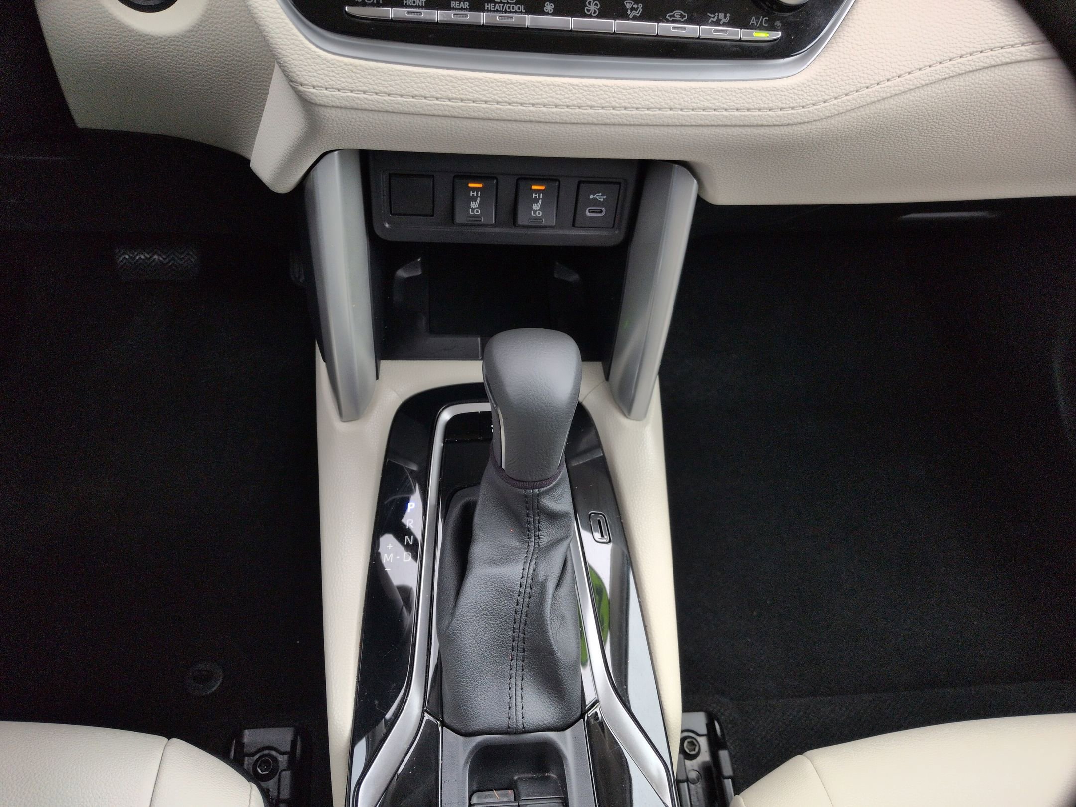 Used 2024 Toyota Corolla Cross XLE w/ Convenience Package image 14