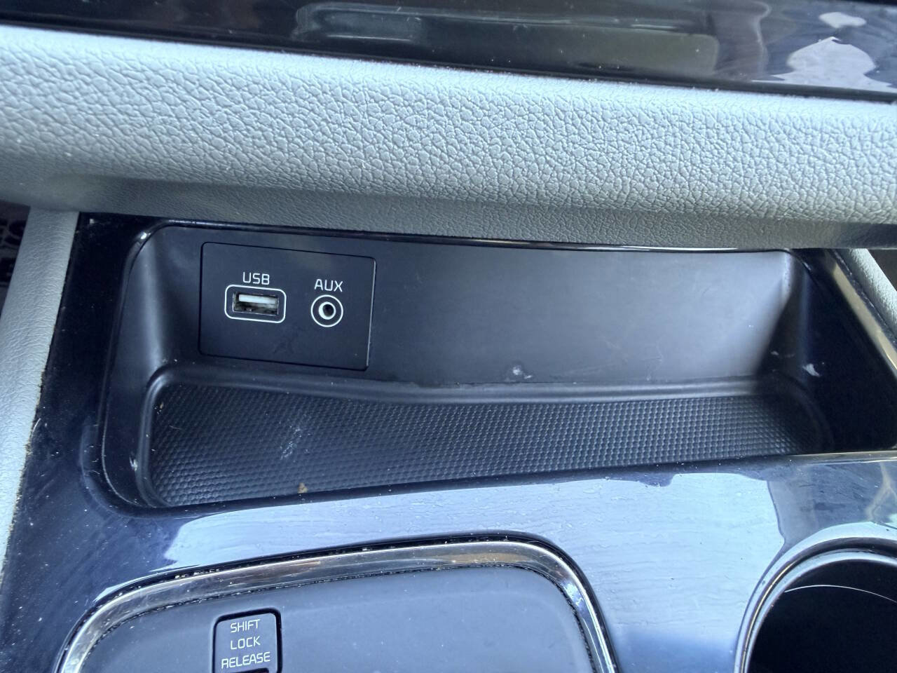 Used 2018 Kia Sedona EX image 40