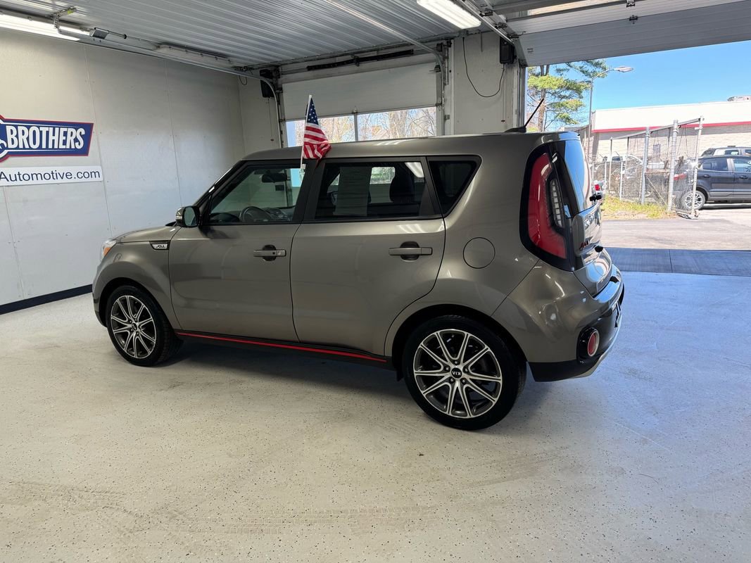 Used 2018 Kia Soul ! w/ Tech Package FWD image 3