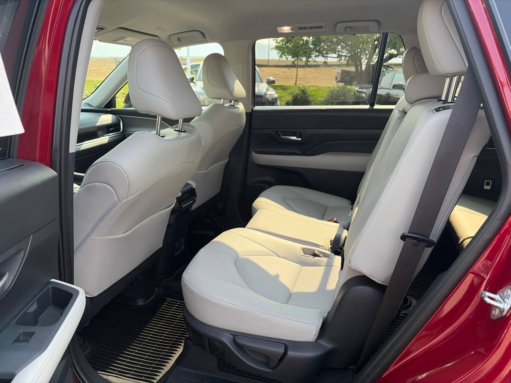 Used 2025 Toyota Grand Highlander AWD Hybrid image 23