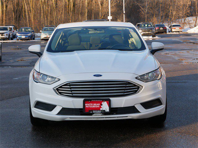 Used 2017 Ford Fusion SE image 2