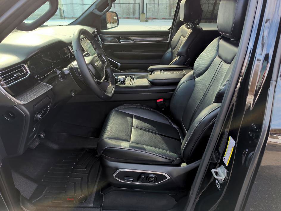 Used 2022 Jeep Wagoneer Series II w/ Flexible Seating Group image 8