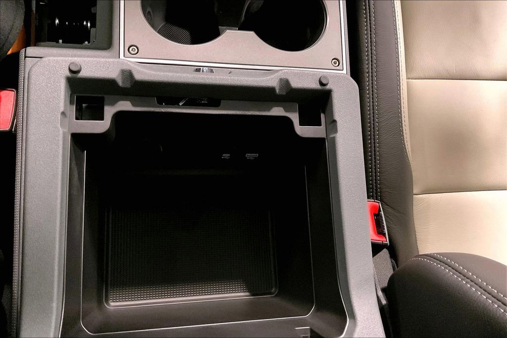 Used 2025 INEOS Grenadier Fieldmaster Edition image 16