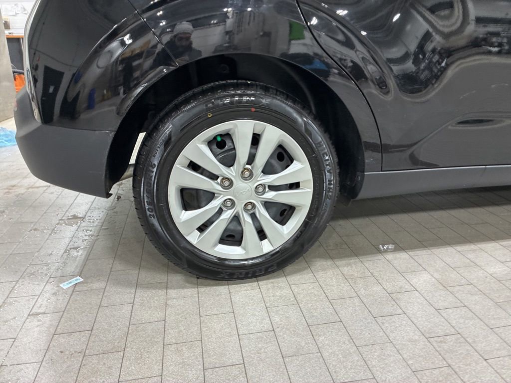 Used 2022 Kia Soul LX image 14