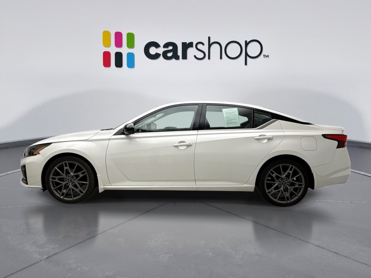 Used 2023 Nissan Altima 2.0 SR FWD image 2