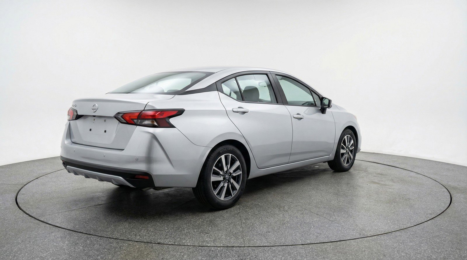 Used 2025 Nissan Versa SV image 9