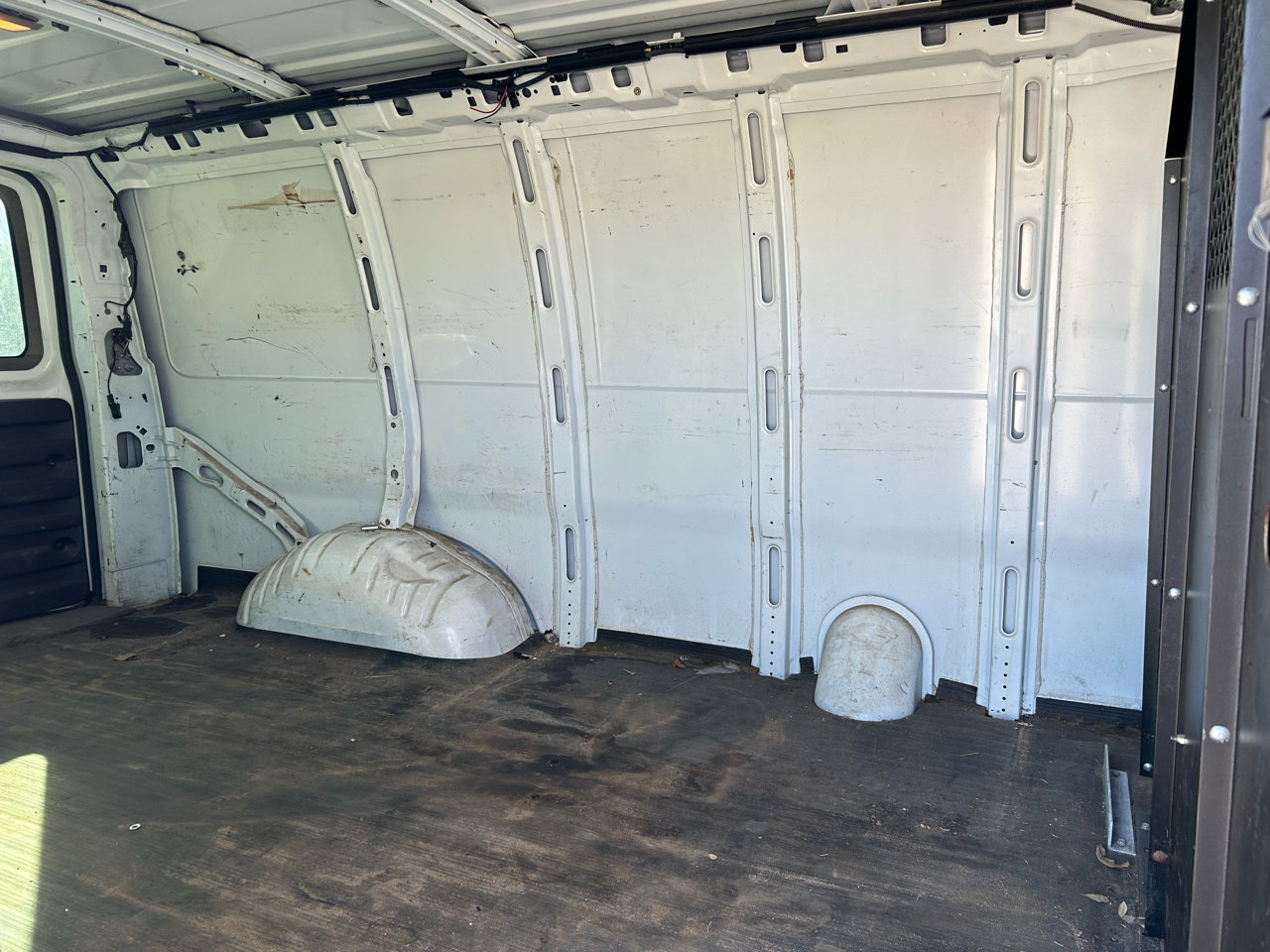 Used 2005 Chevrolet Express 1500 image 14