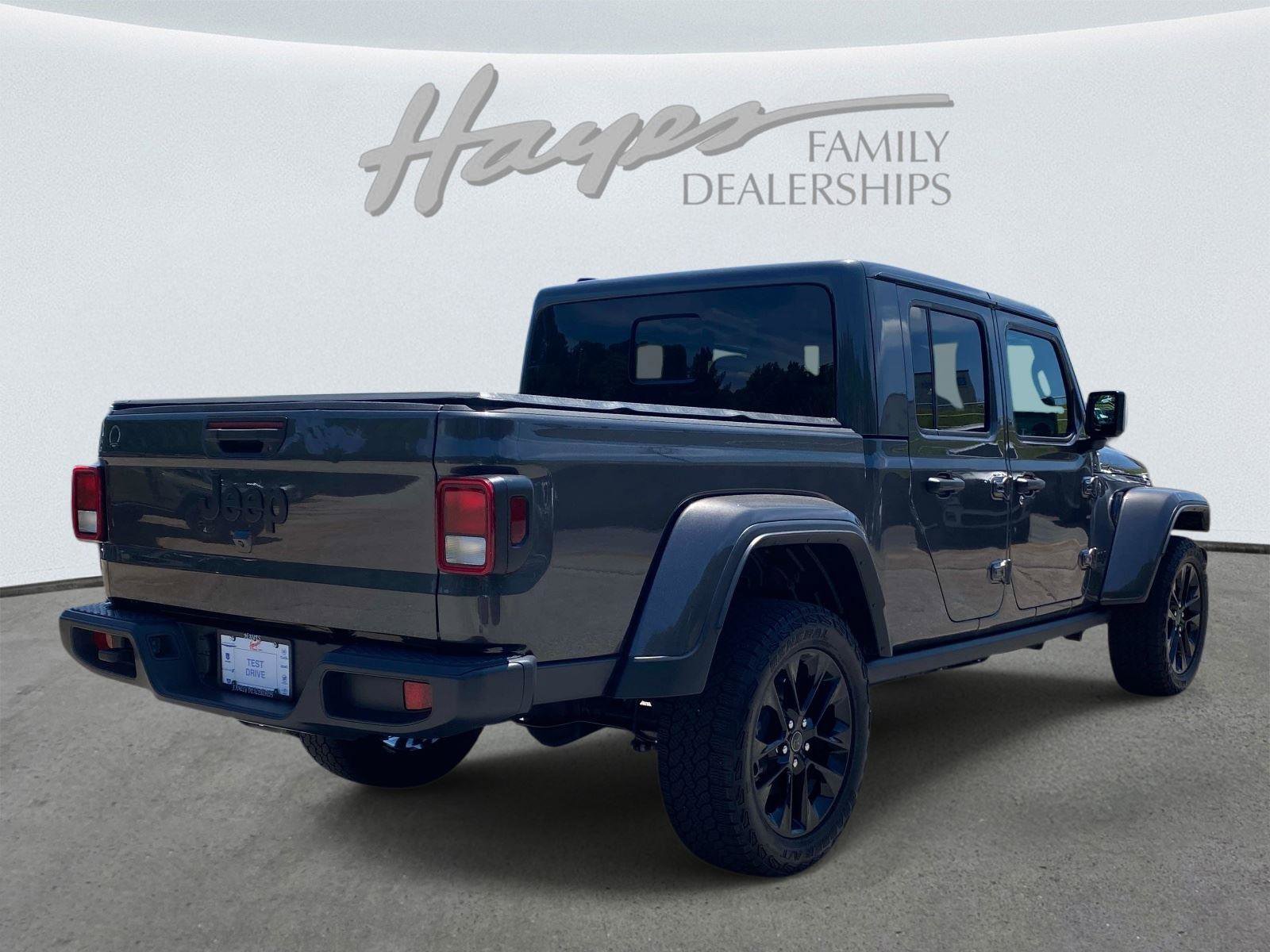 Used 2025 Jeep Gladiator Sport AWD/4WD video 3
