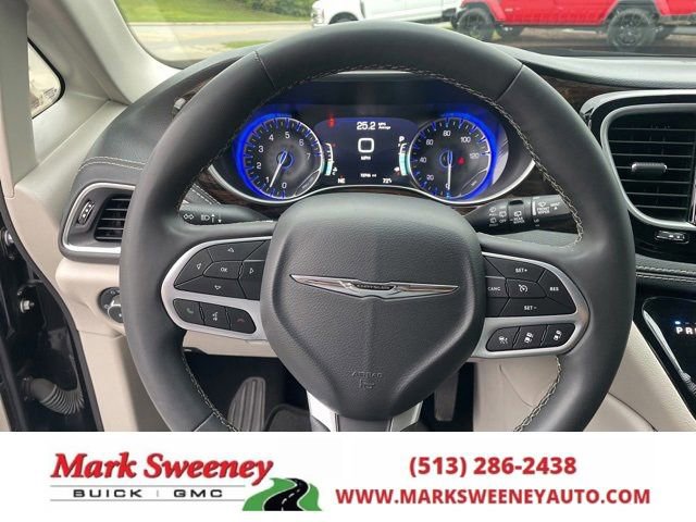 Used 2023 Chrysler Pacifica Limited image 18