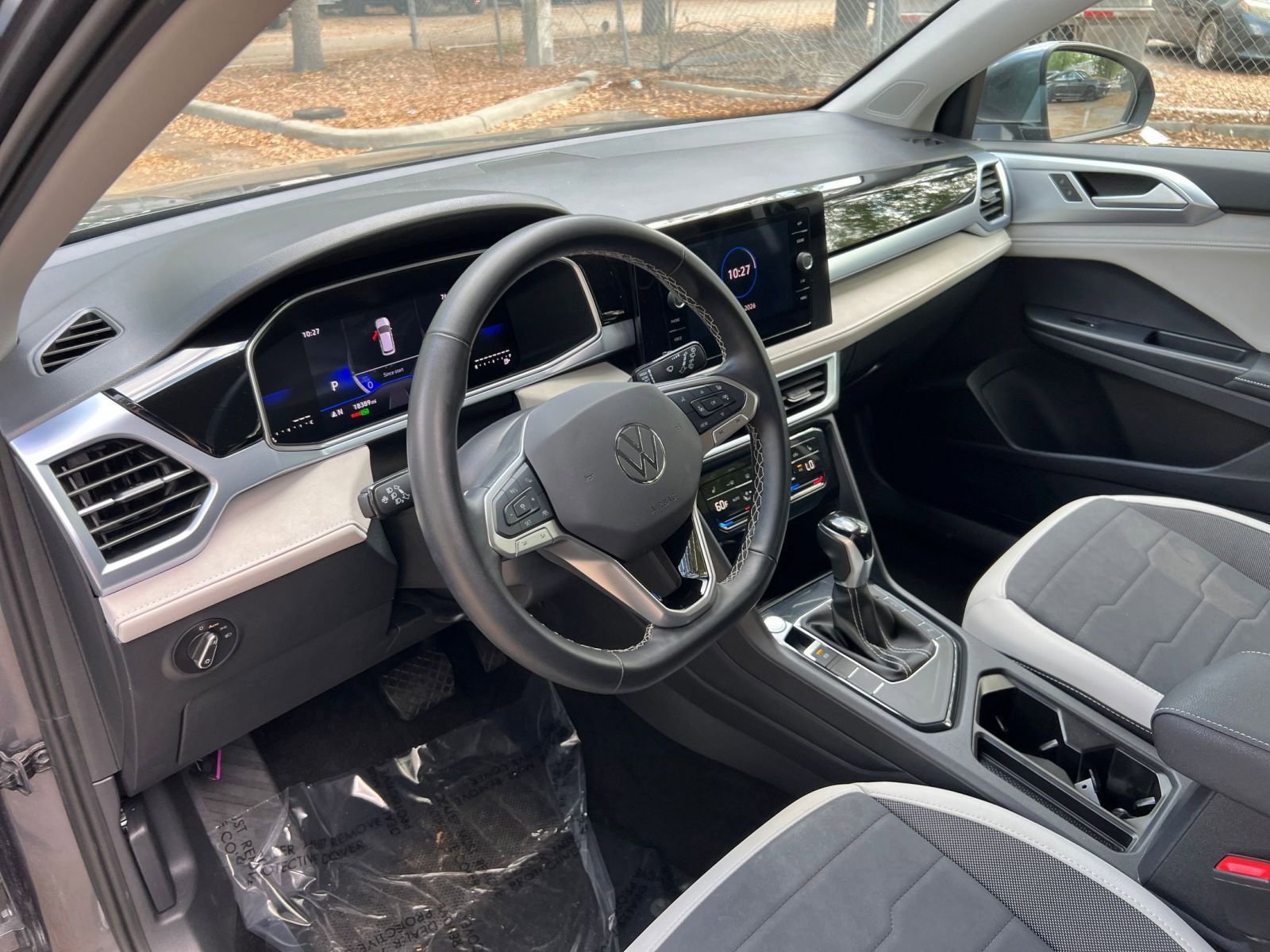 Used 2025 Volkswagen Taos SE image 35