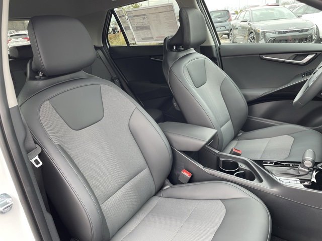 New 2025 Kia Niro EX Touring image 31