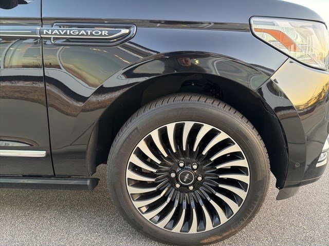 Used 2021 Lincoln Navigator L Black Label w/ Cargo Convenience Package image 7