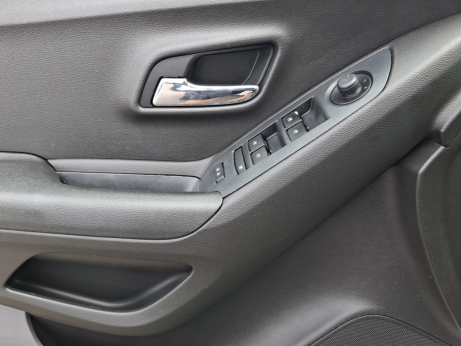 Used 2018 Chevrolet Trax LS AWD/4WD image 13