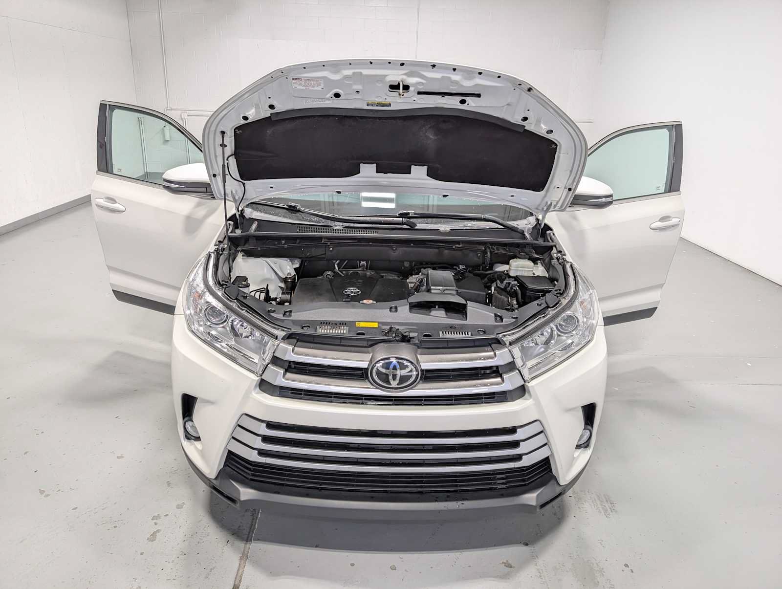Used 2019 Toyota Highlander XLE AWD/4WD image 10