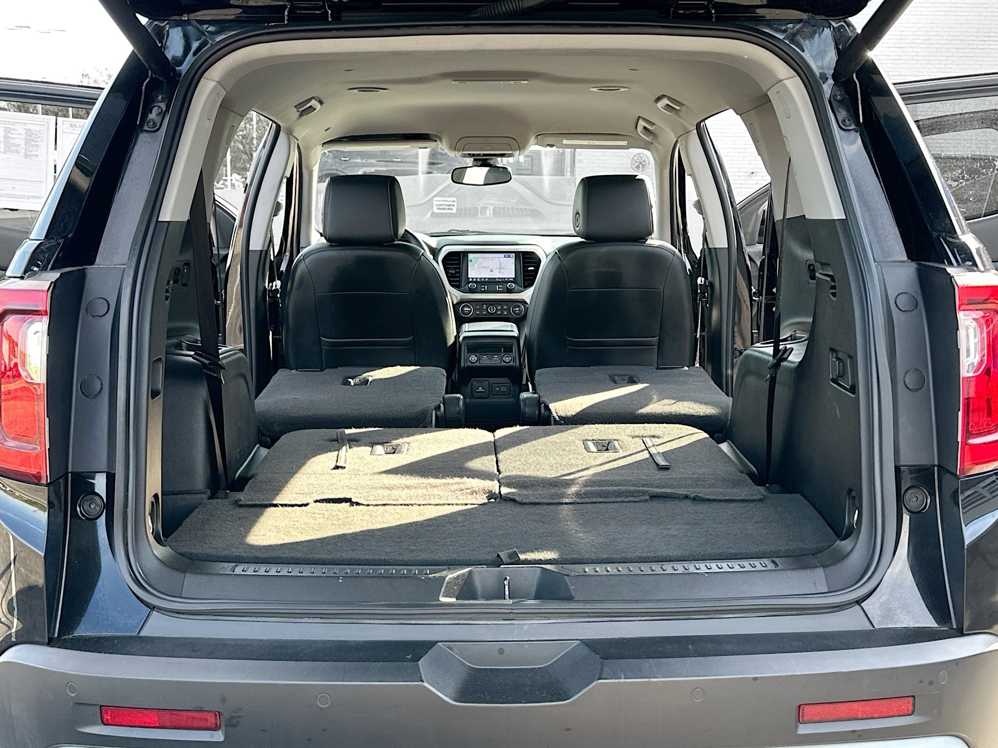 Used 2023 GMC Acadia SLT image 7