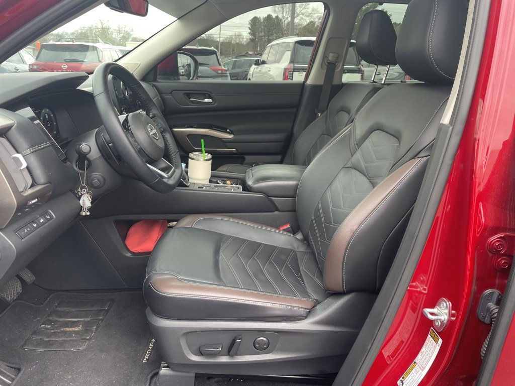 Used 2024 Nissan Pathfinder Platinum image 13