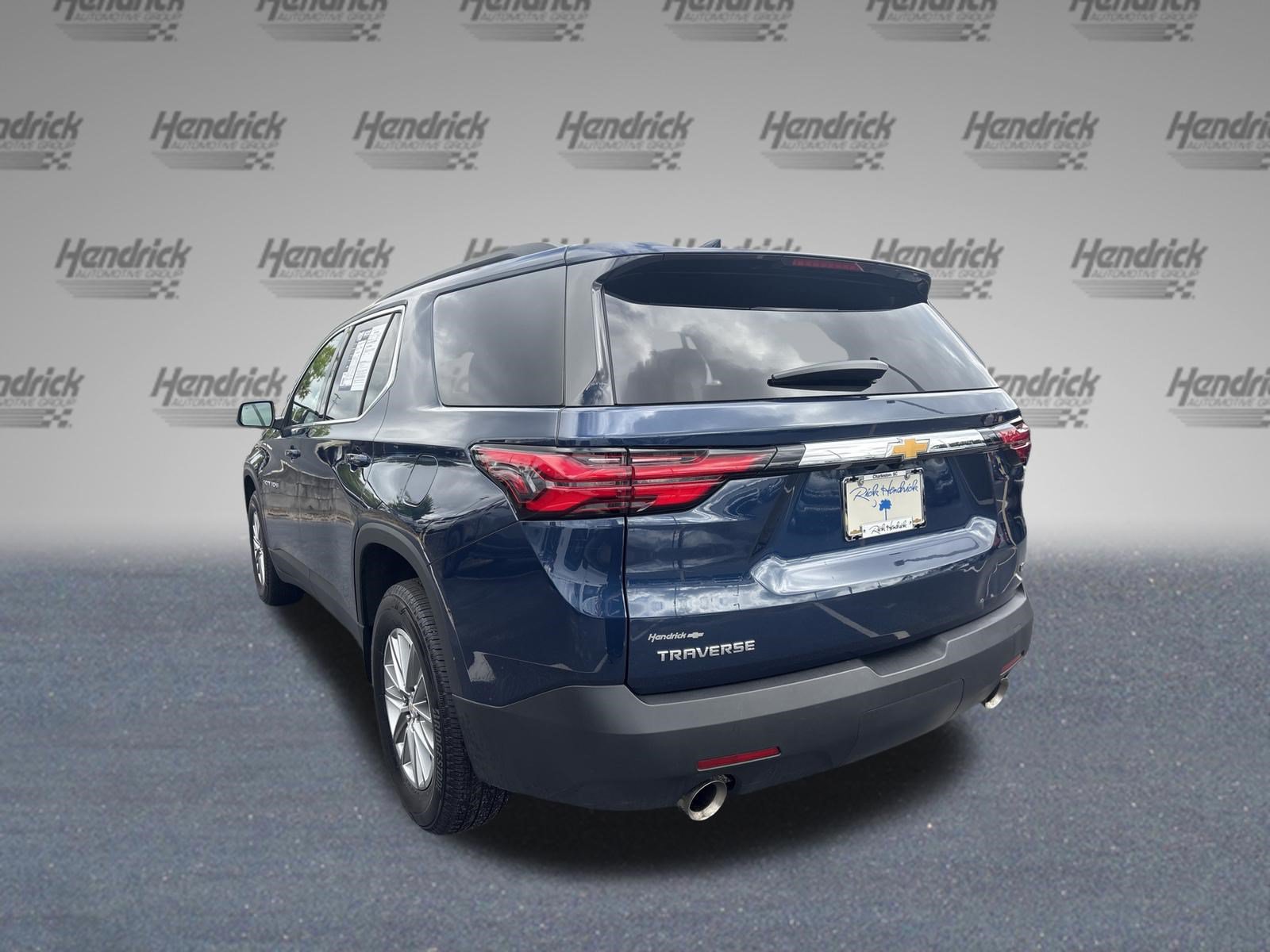 Used 2023 Chevrolet Traverse LT FWD image 8